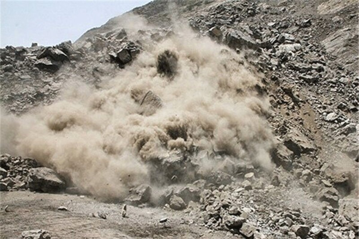 فیلم| ریزش کوه در پی زلزله ۶ ریشتری در بندرعباس