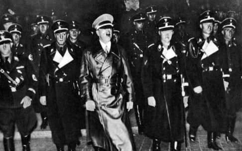 تصاویر| تقلید جنجالی رهبر کره شمالی از روی دست هیتلر!