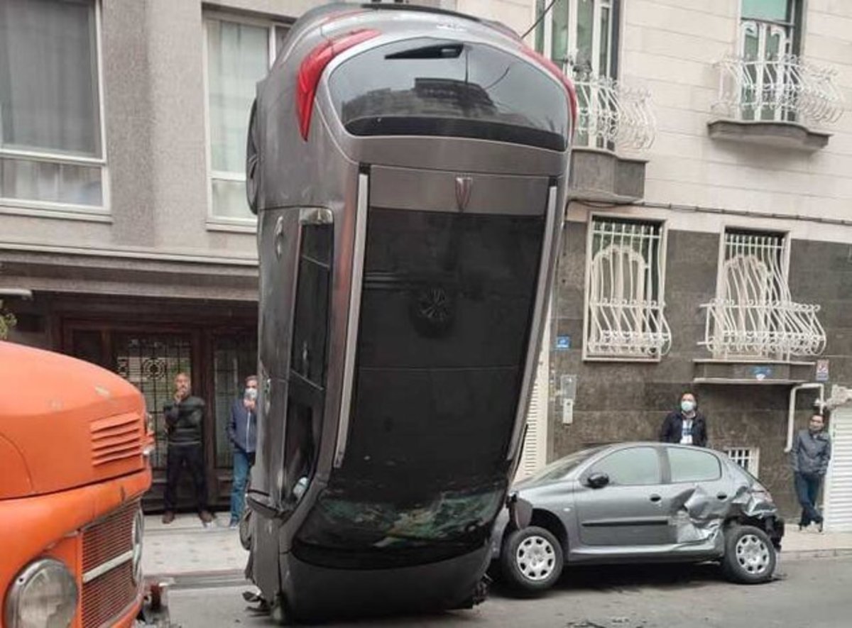 تصادف عجیب اسپورتیج در خیابان فرعی/عکس