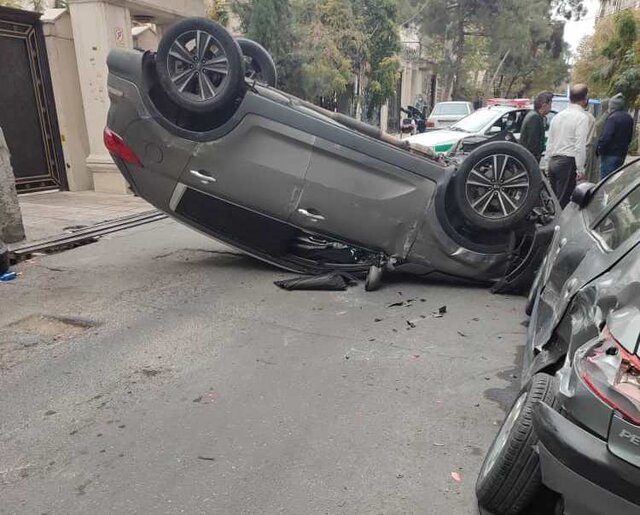 تصادف عجیب اسپورتیج در خیابان فرعی/عکس