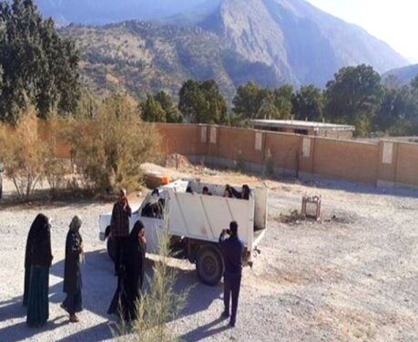 عکس| انتقال عجیب جسد با وانت حمل زباله در «لوداب»! عکس| انتقال عجیب جسد با وانت حمل زباله در «لوداب»!