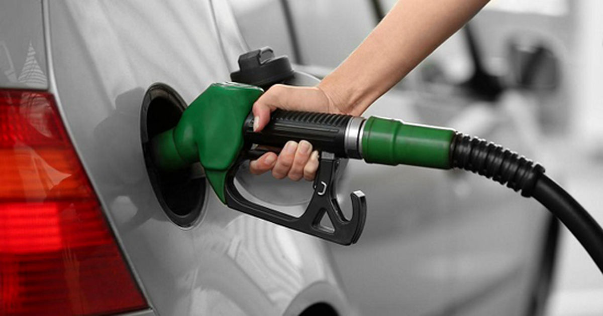 اختلال در پمپ بنزین‌ها/ وزارت نفت: بنزین ۱۵۰۰ تومانی نیست، مردم بنزین آزاد بزنند