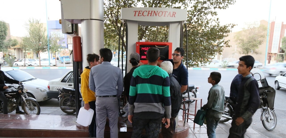 تصاویر| وضعیت پمپ بنزین‌های اردبیل و یزد بعد از اختلال در توزیع سوخت