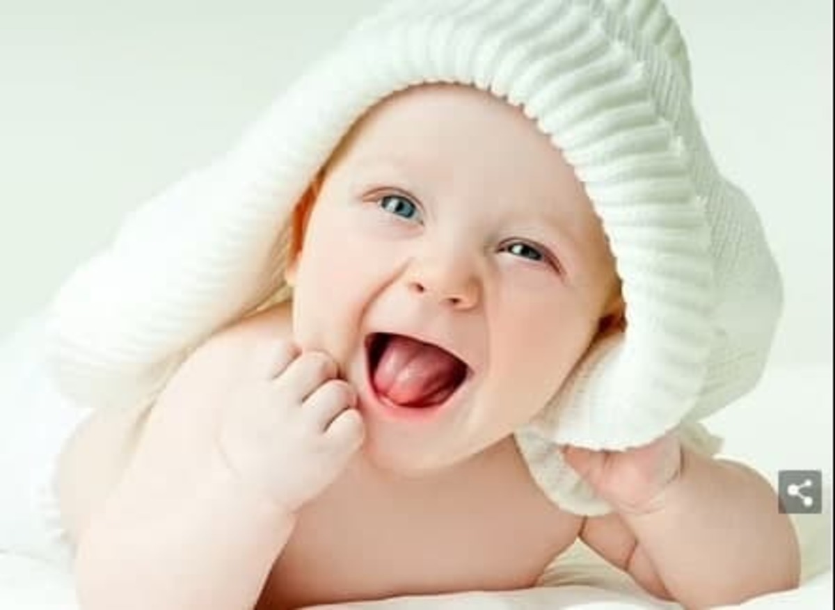 نوزادان از چه زمانی طنز را درک می‌کنند و جوک می‌سازند؟