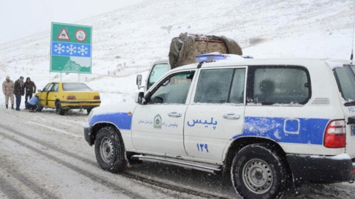 جاده‌های ۳۰ استان درگیر برف و باران/ هشدار پلیس به رانندگان