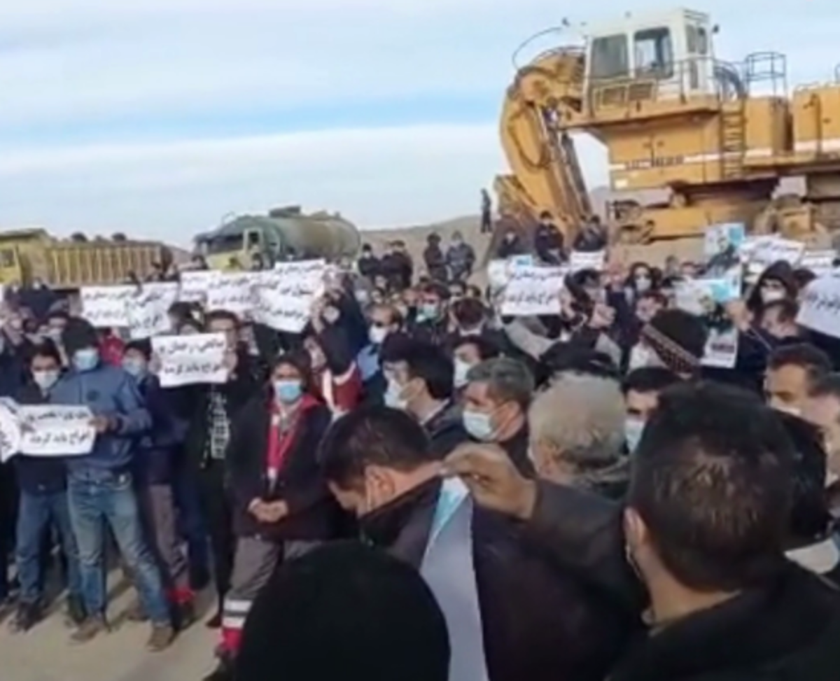 اعتراض کارگران شرکت‌های مجتمع مس ورزقان