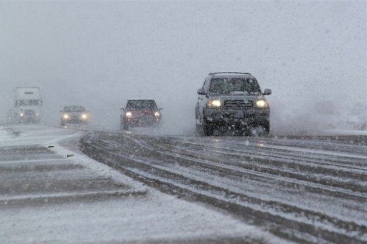 برف و باران در جاده‌های ۶ استان / ۱۱ جاده مسدود است