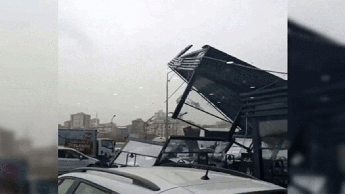 فیلم| تخریب سقف یک رستوران در اثر توفان شدید ترکیه