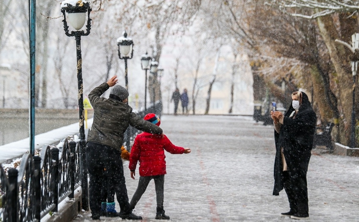 تصاویر| بارش اولین برف پائیزی در تبریز