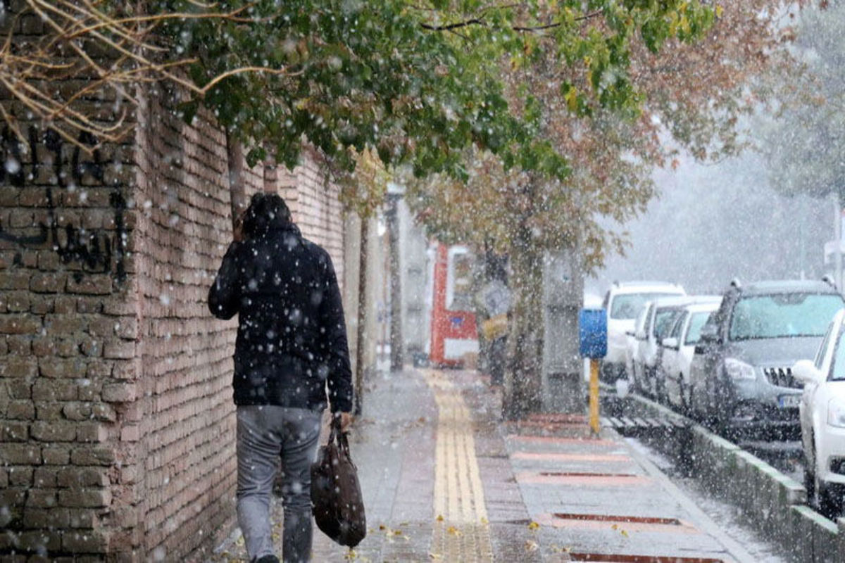 بارش باران و برف در غرب/ آلودگی هوا در کلانشهرها