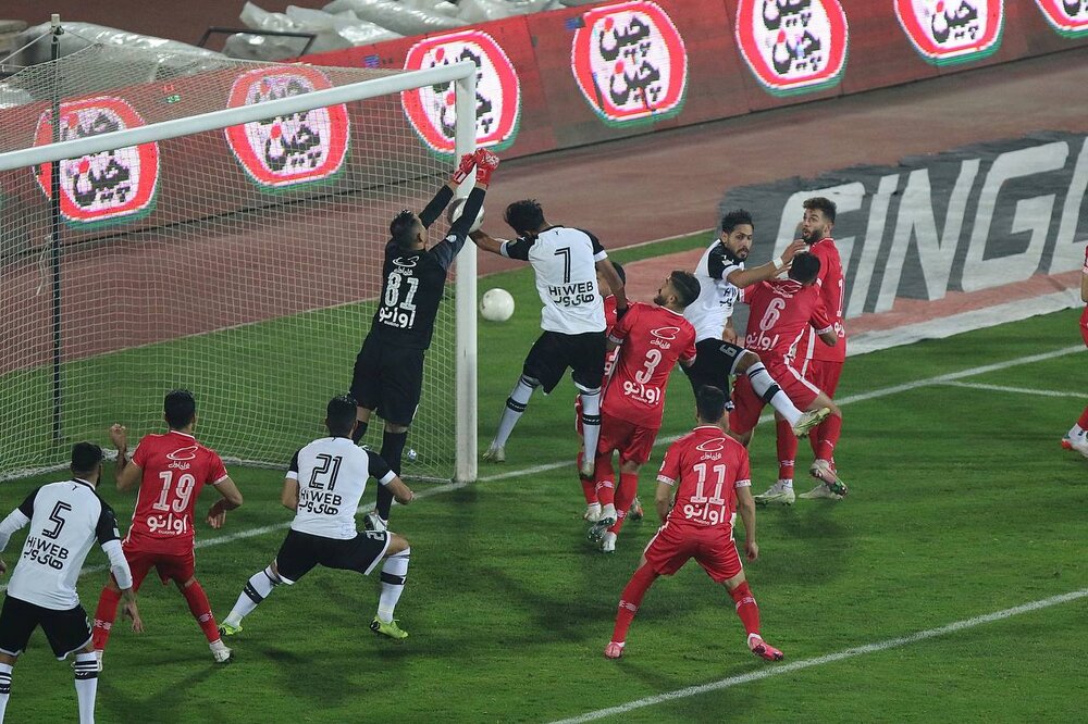 عکس| گل مارادونایی در ورزشگاه آزادی!