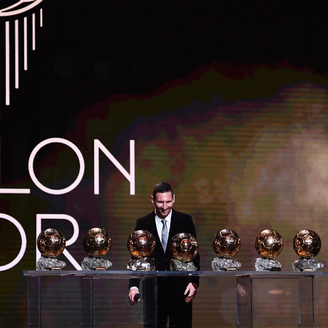 عکس| «میم مثل مسی»؛ جادوگر آرژانتینی به همراه ۷ توپ طلا عکس| «میم مثل مسی»؛ جادوگر آرژانتینی به همراه ۷ توپ طلا