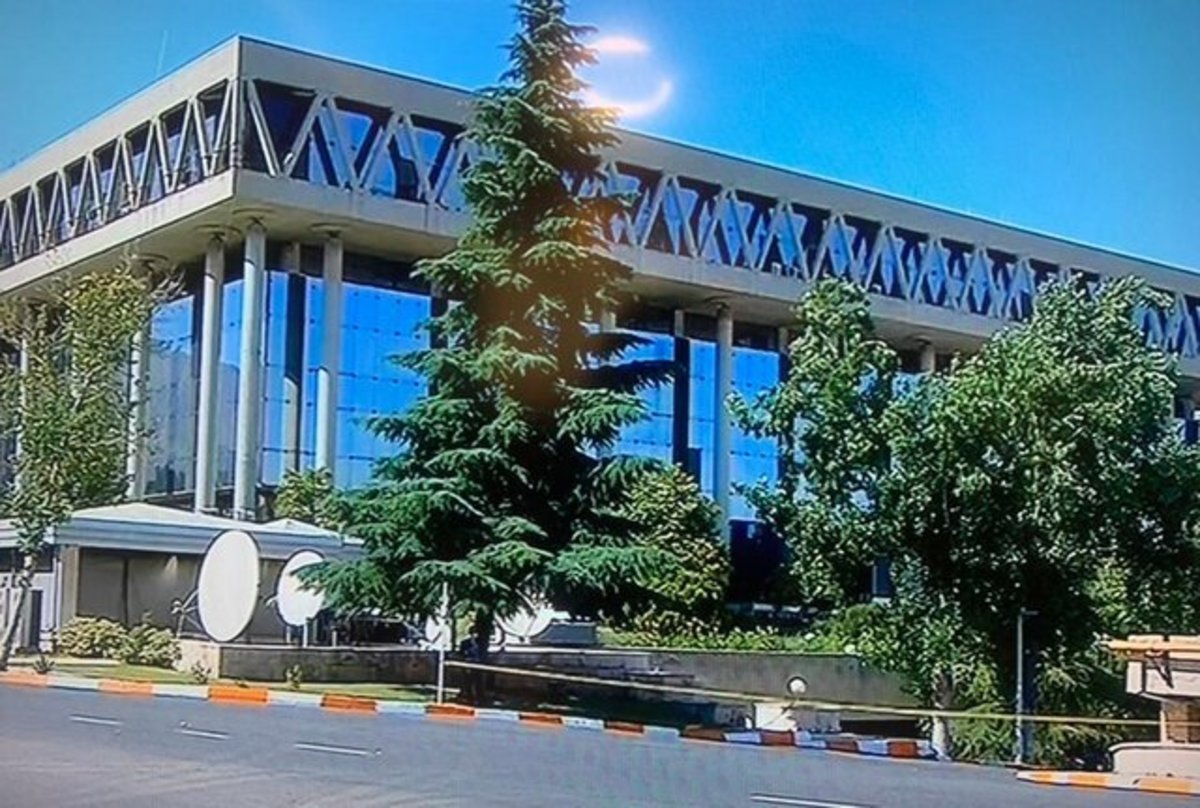 فیلم| گاف گزارشگر معروف تلویزیون در هنگام تحویل سال جدید