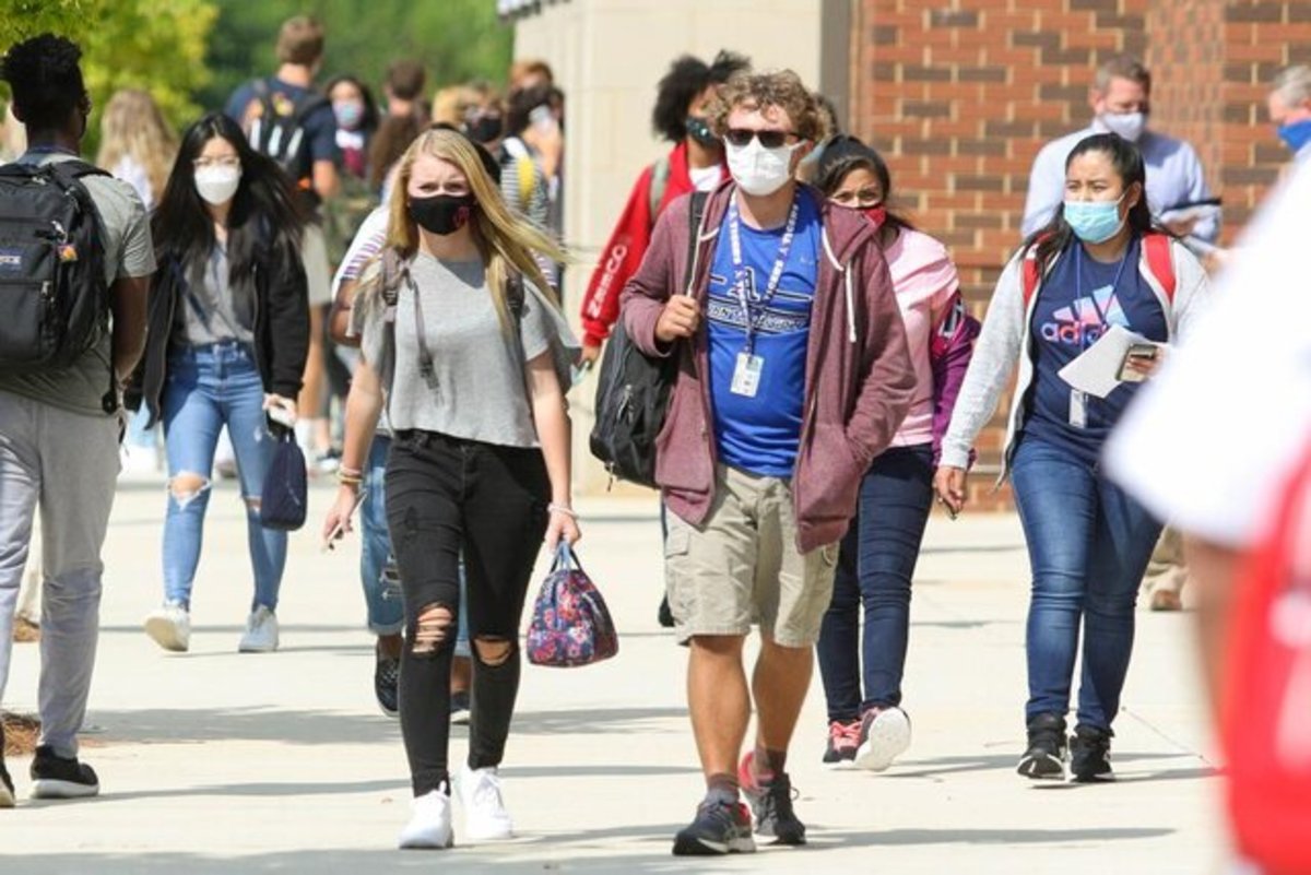 یک دانشگاه آمریکایی استفاده از ماسک را اختیاری کرد