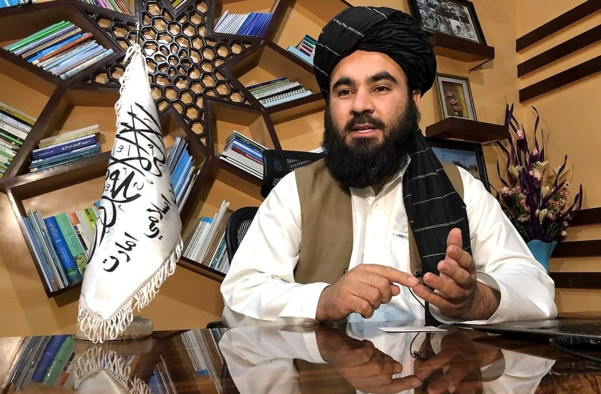یک مقام طالبان: موضوع یونیفورم دختران در مدرسه هنوز حل نشده