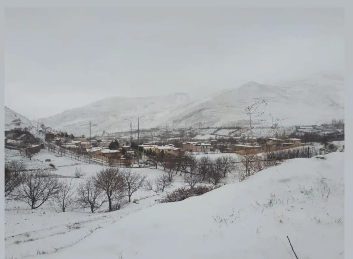 بارش برف در برخی مناطق مشگین‌شهر اردبیل