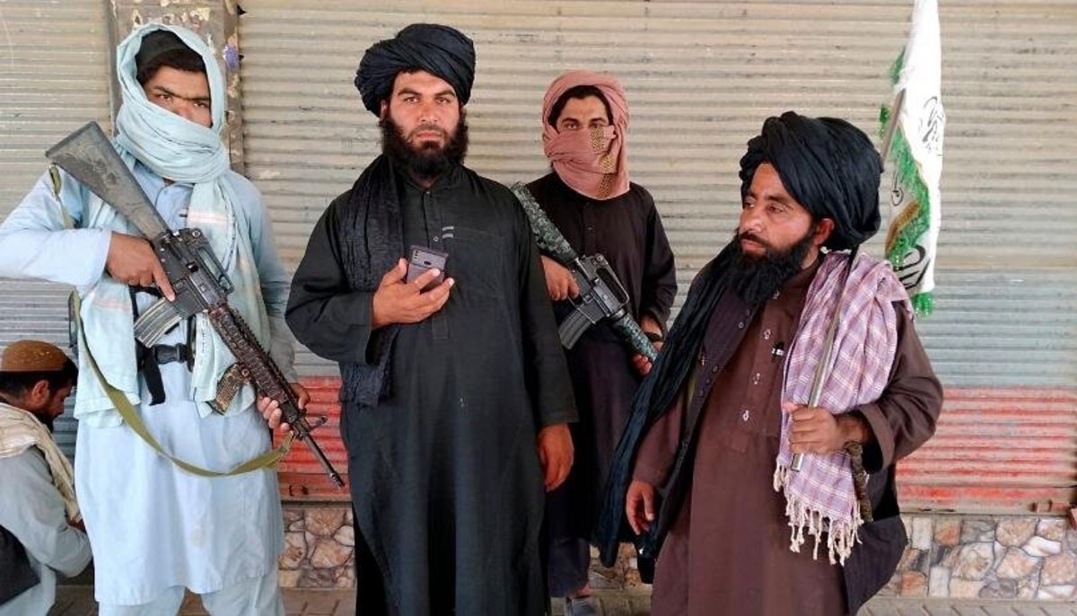 عکس| طالبان در دهان روزه‌خوار بشقاب گذاشتند!