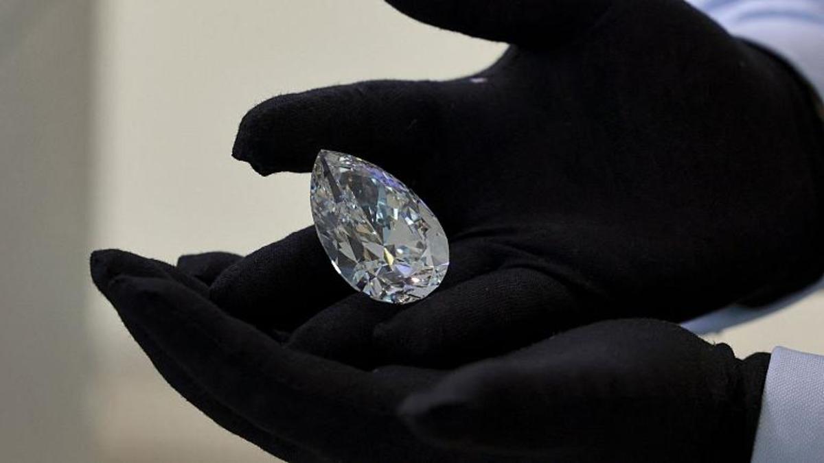 «صخره»، بزرگترین الماس سفید جهان به نمایش درآمد