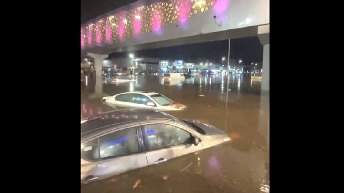 فیلم| جاری شدن سیل در جده عربستان