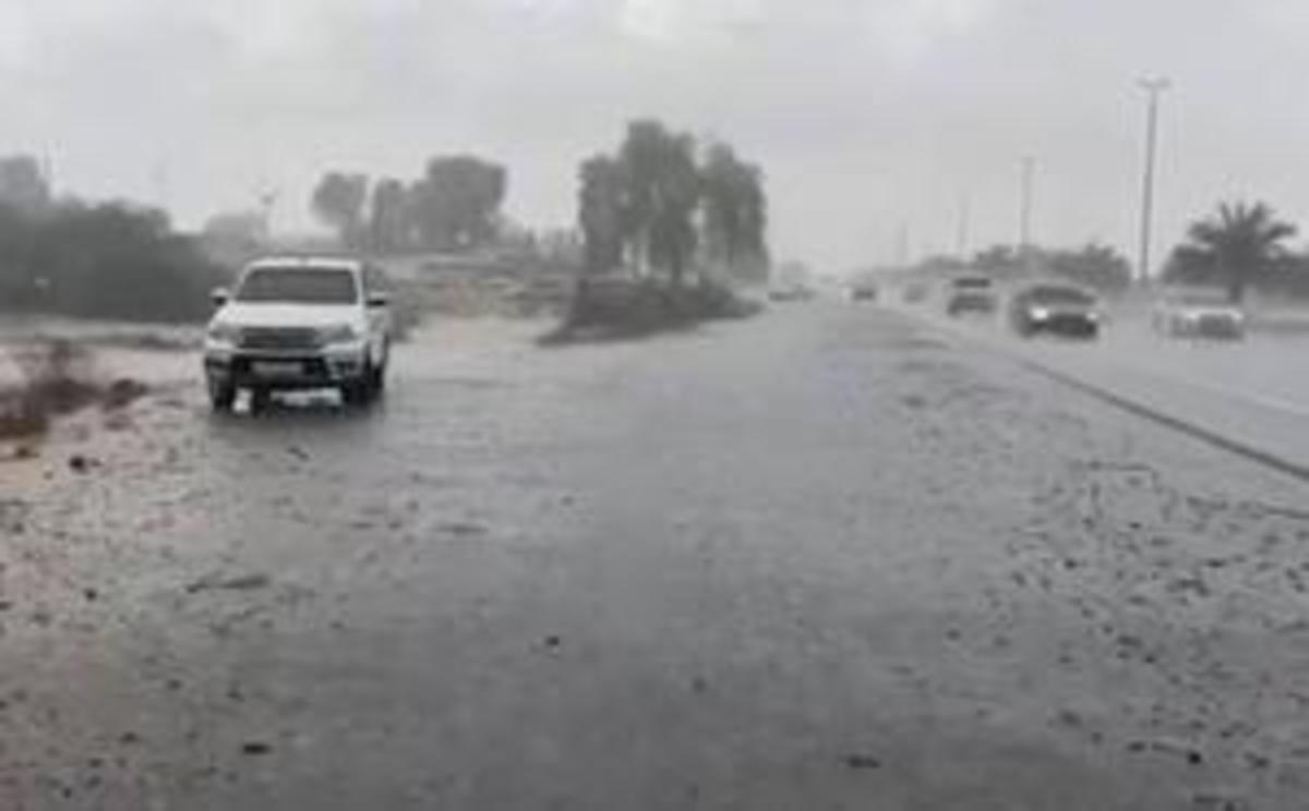 فیلم| رعد و برق و بارش سیل آسا در جده عربستان