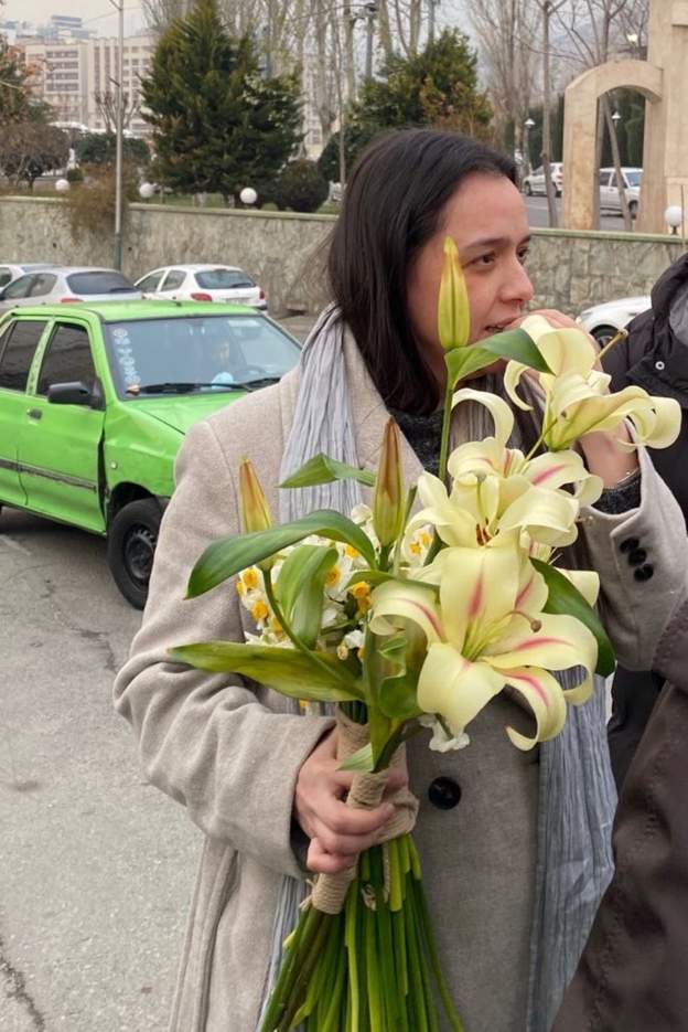 عکس| استقبال گرم از ترانه علیدوستی بعد از آزادی