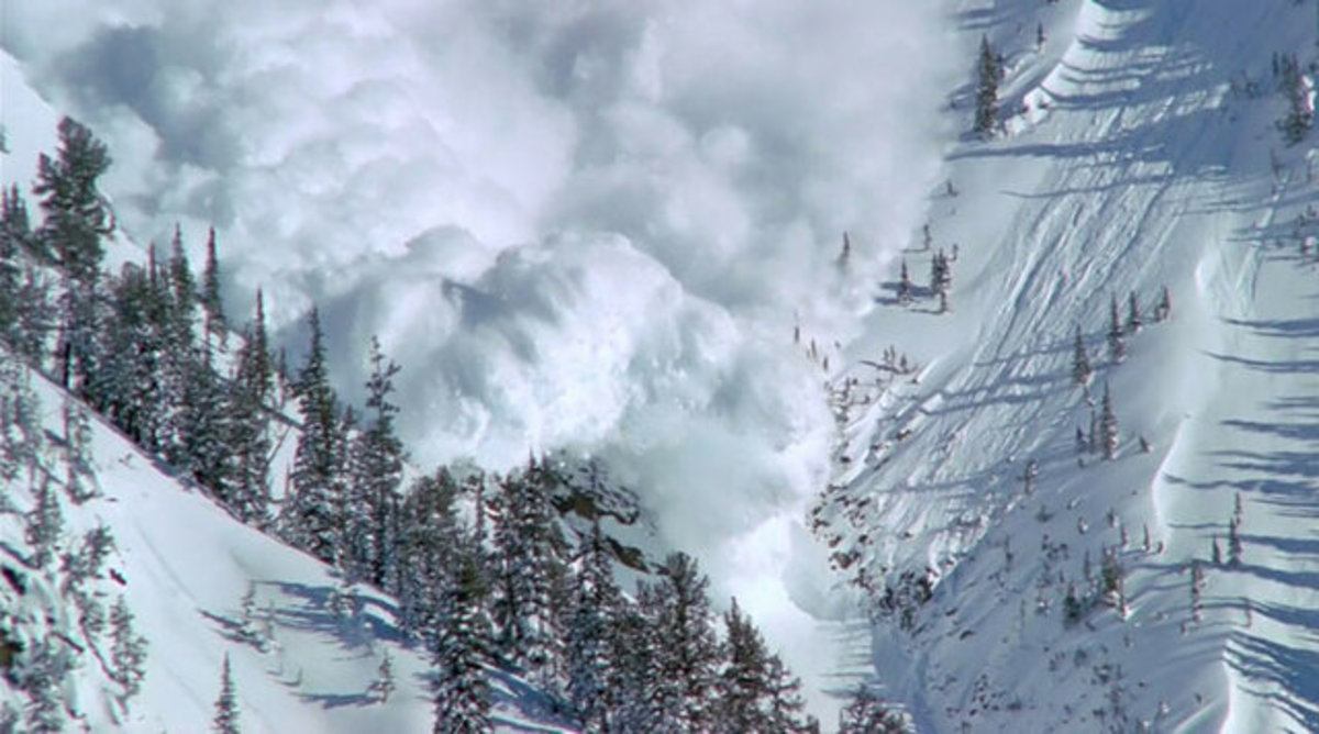 خطر یخ‌زدگی و ریزش بهمن در ارتفاعات/ کوهنوردان از صعود بپرهیزند