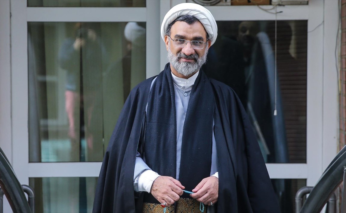 فیلسوفی تک‌تیرانداز، ضدموسیقی و سینما؛ مردی که با تیروکمان به زنان بی‌حجاب شلیک می‌کرد، دبیر شعاف شد