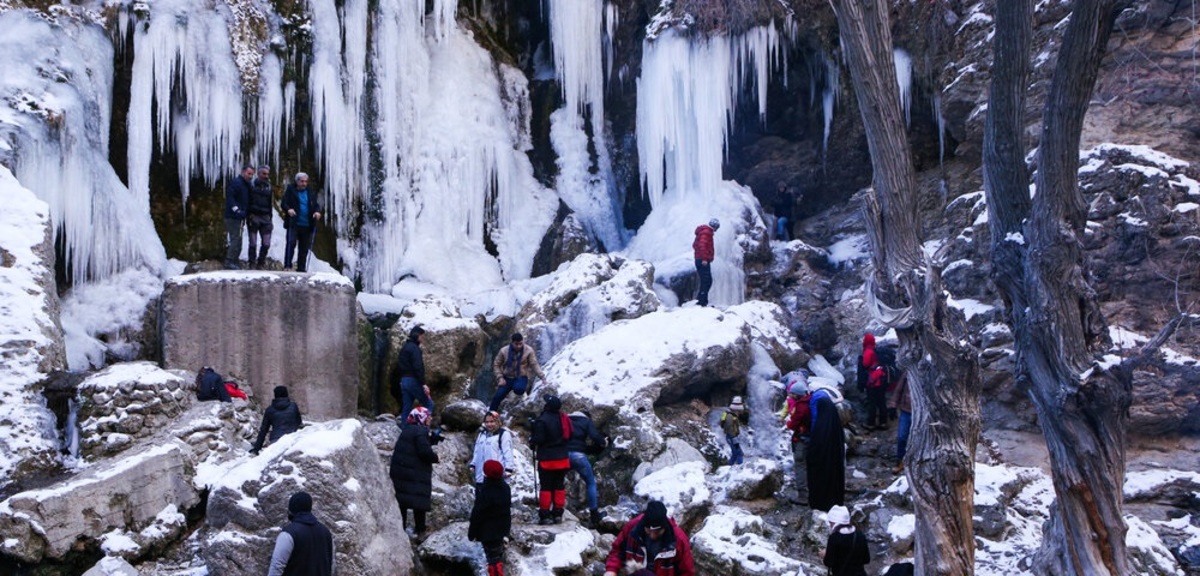تصاویر| آبشار یخ زده اخلمد