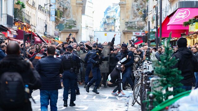 پاریس ناگهان پر آشوب شد پاریس ناگهان پر آشوب شد