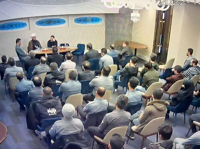 عکس| مجتمع مهر و ماه قم پس از اخذ تعهد، فک پلمب شد/ برپایی کلاس توجیهی حجاب و عفاف برای کارکنان!