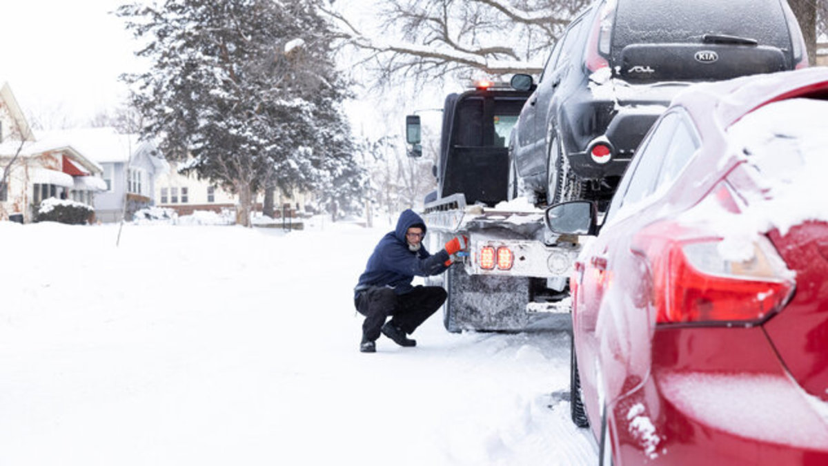 «کولاک قرن» در آمریکا؛ جستجوی اجساد یخ‌زده در خودرو‌های مدفون در برف