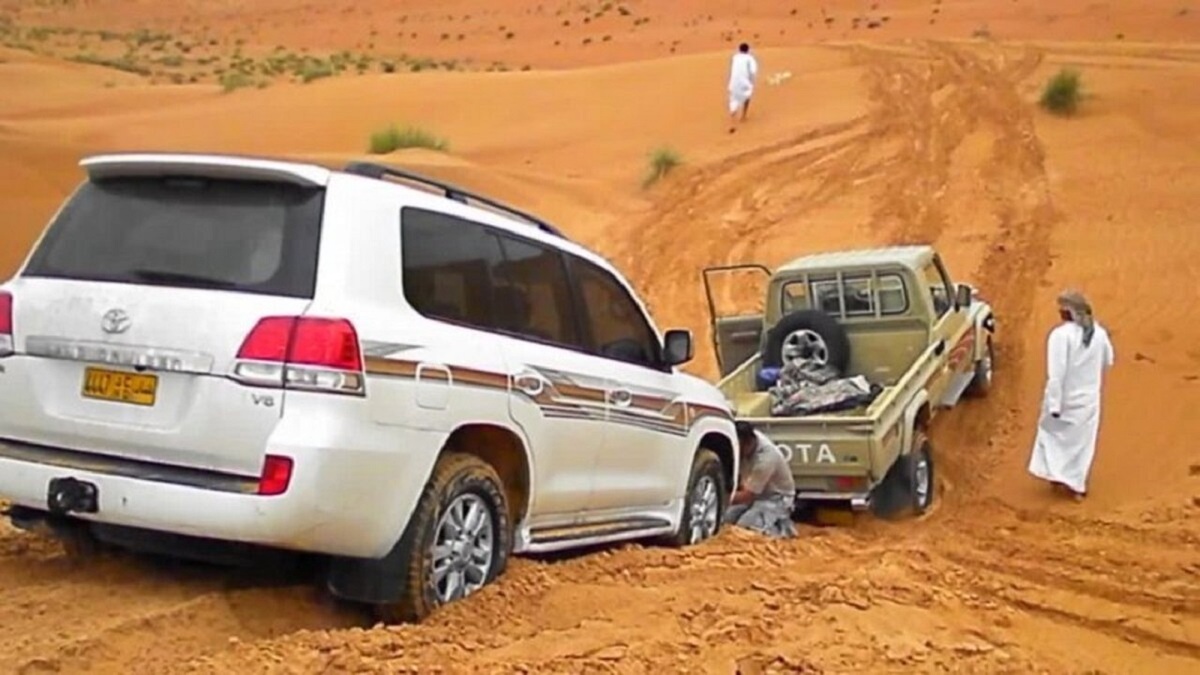 فیلم| تصادف خودرو‌های آفرودی در هنگام کمک به یکدیگر