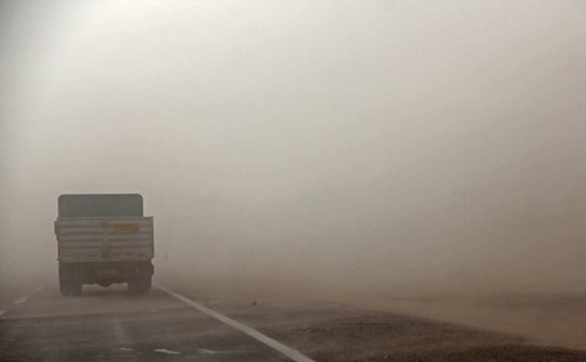 طوفان شدید در شورگز / جاده کرمان به زاهدان بازگشایی شد