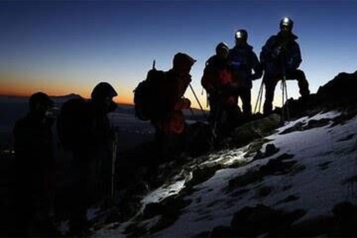 نجات ۲ کوهنورد سنندجی گرفتار در برف و کولاک
