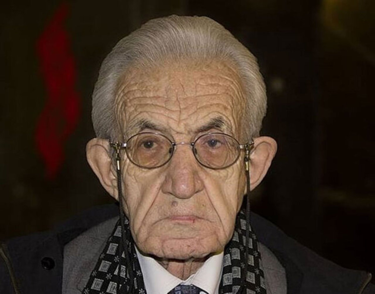 مسن‌ترین بازیگر مرد ایران خیلی جدی شما را می‌خنداند!