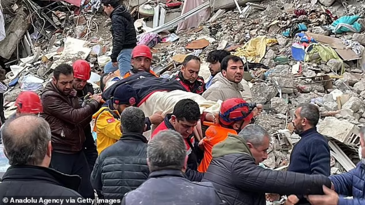 ترکیه بار دیگر با زلزله‌ ۷.۵ ریشتری لرزید/ شمار قربانیان از ۱۲۰۰ نفر گذشت