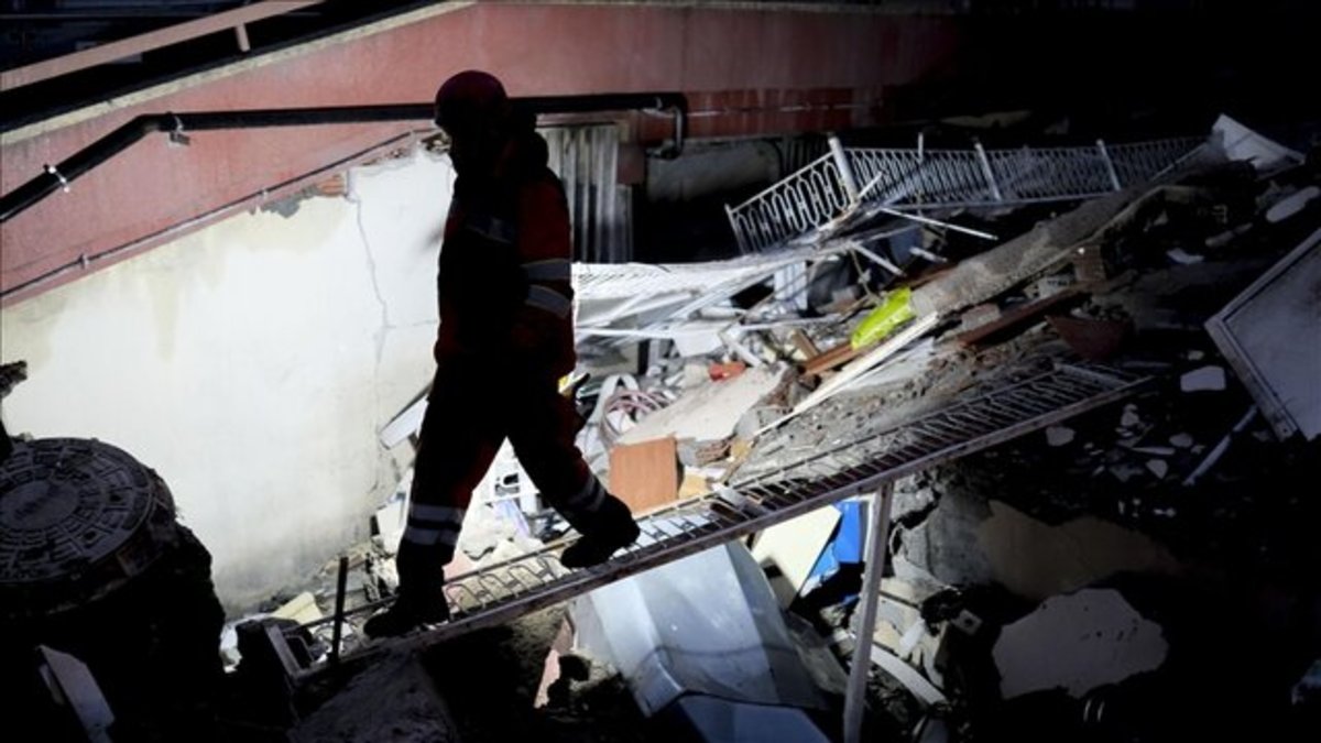 شمار قربانیان زلزله در ترکیه به ۳۴۱۹ نفر رسید