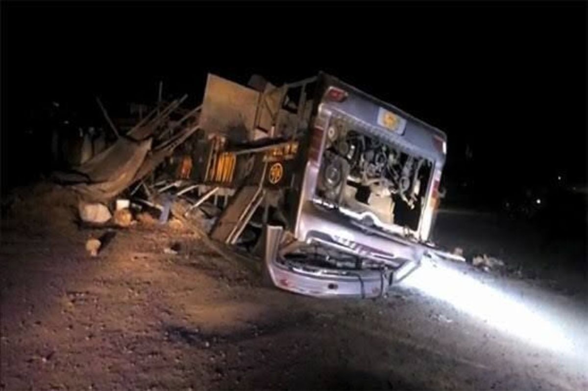 سقوط اتوبوس به دره در پاکستان/۳۰ تن جان باختند