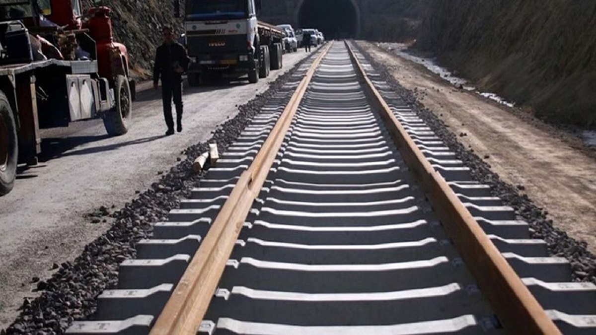 فیلم| نتیجه عجله برای عبور از خط آهن