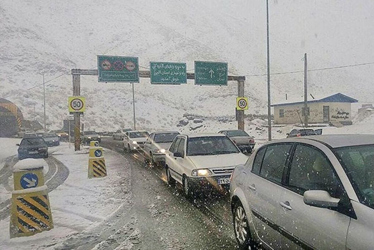 بارش برف در جاده کرج -چالوس و آزادراه کرج - قزوین
