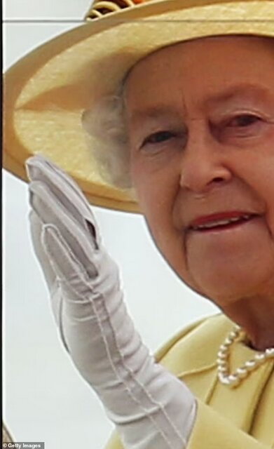 سوراخی که از ۳۲۰ میلیون چشم پنهان ماند!