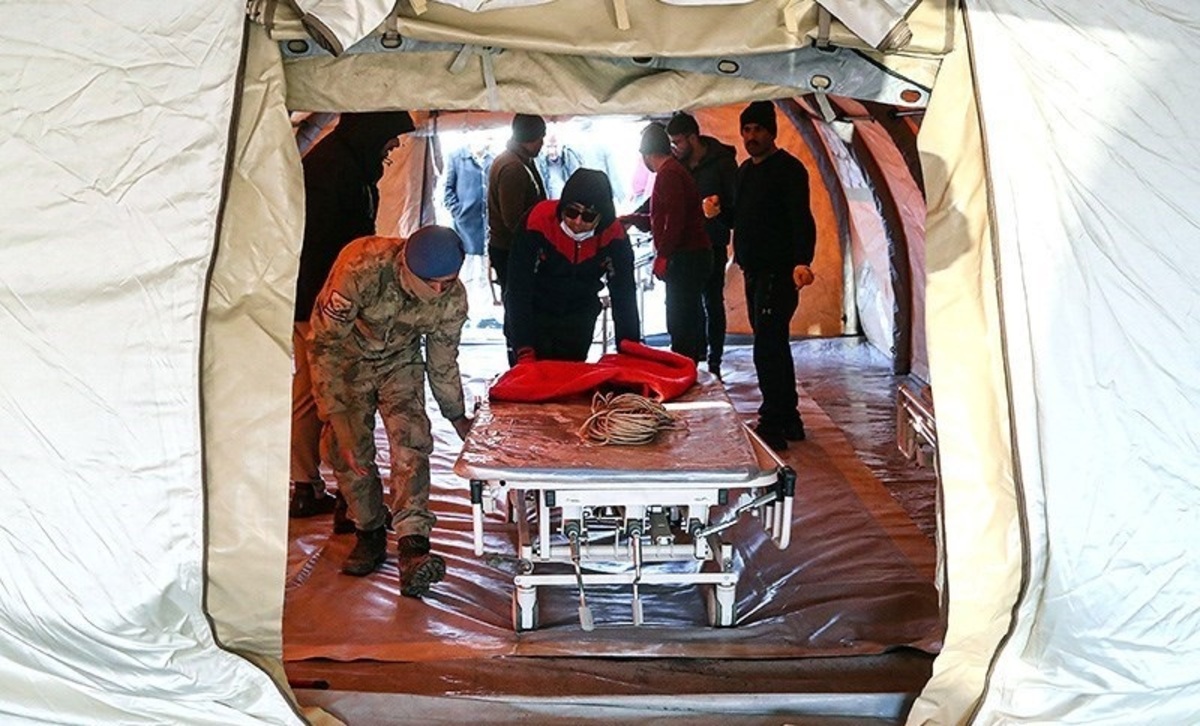تصاویر| برپایی بیمارستان سیار ارتش در جنوب ترکیه