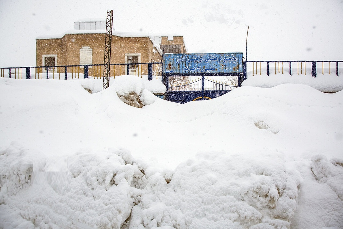 تصاویر هوایی از وضعیت کوهرنگ؛ خانه‌ها زیر حجم سنگین برف دفن شدند!