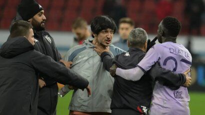 عکس| درگیری عجیب سردار آزمون در لیگ اروپا عکس| درگیری عجیب سردار آزمون در لیگ اروپا