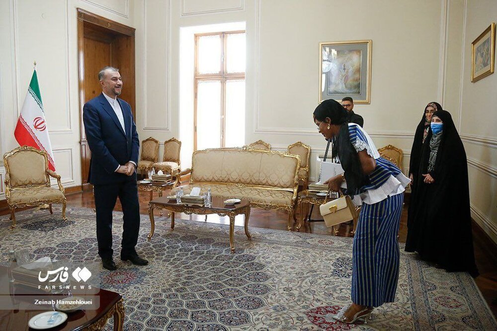 امیرعبداللهیان: بخش زیادی از زنان دعوت شده به تهران، مسلمان نیستند/ سعی کردند پوشش خود را متناسب کنند امیرعبداللهیان: بخش زیادی از زنان دعوت شده به تهران، مسلمان نیستند/ سعی کردند پوشش خود را متناسب کنند