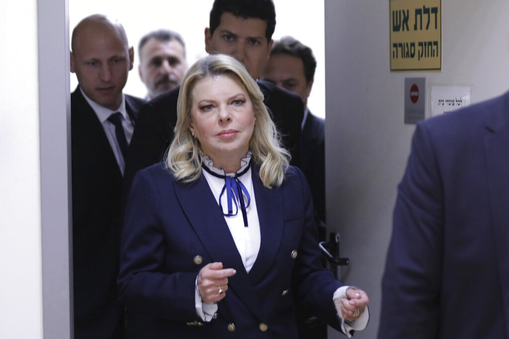 عکس| نتانیاهو و همسرش در دادگاه حاضر شدند عکس| نتانیاهو و همسرش در دادگاه حاضر شدند