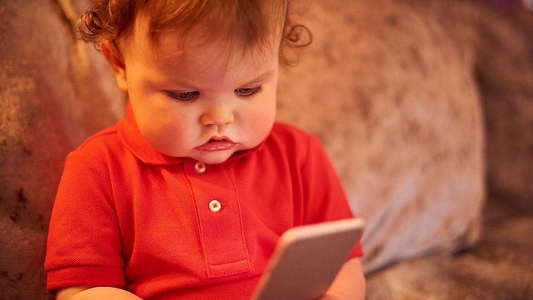 خطر نمایشگر‌ها برای مغز کودکان