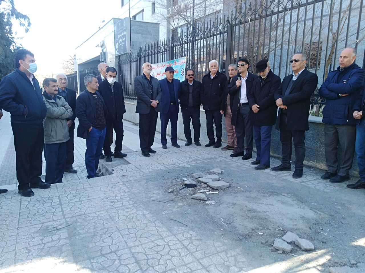 تجمع بازنشستگان کارگری مقابل ادارات تامین اجتماعی تجمع بازنشستگان کارگری مقابل ادارات تامین اجتماعی