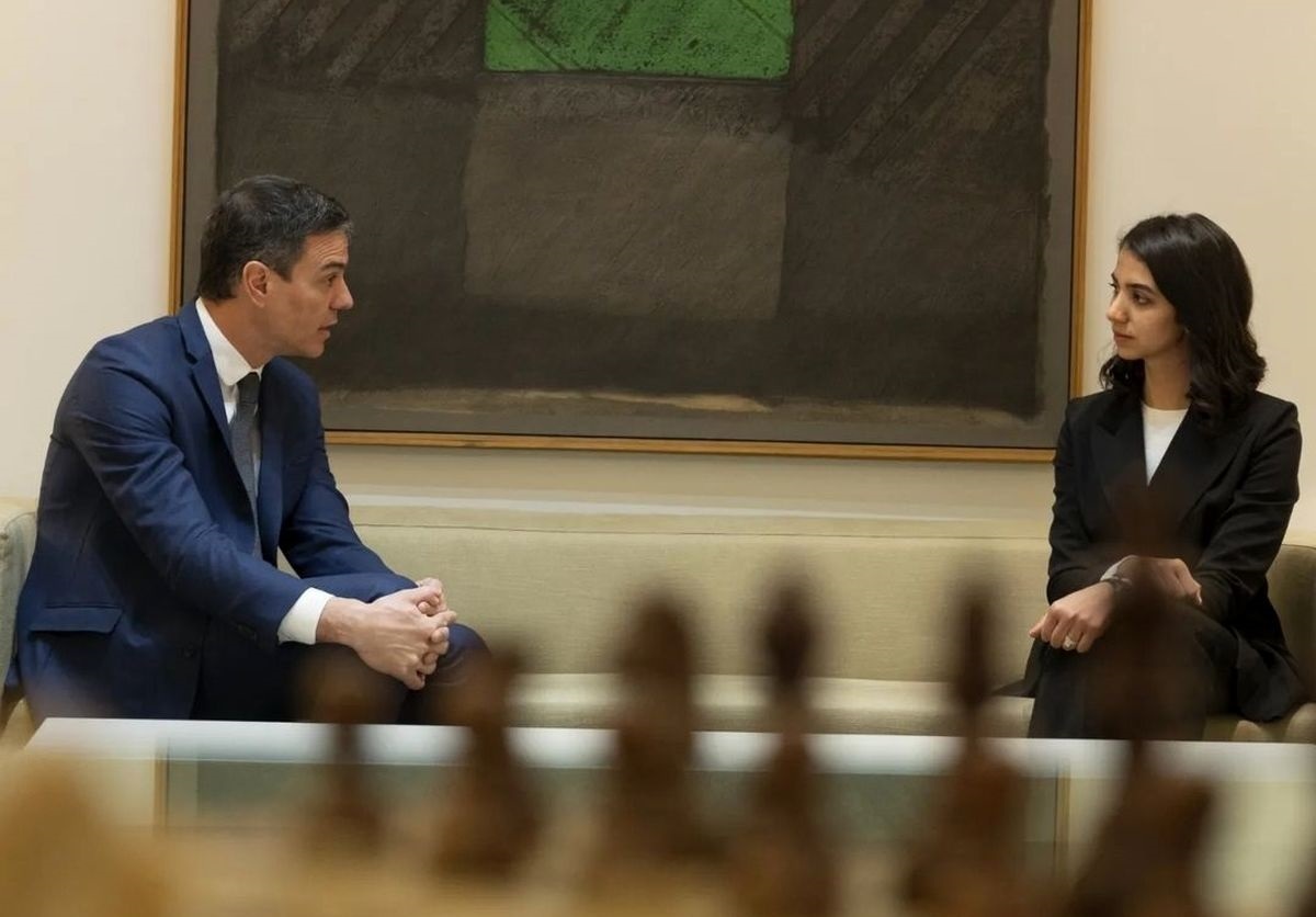 عکس| دیدار شطرنج‌باز ایرانی با نخست‌وزیر اسپانیا