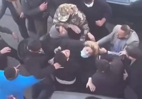 برخورد خشن مامور لباس شخصی با یک زن/ سازمان قضائی نیرو‌های مسلح دستور بررسی داد